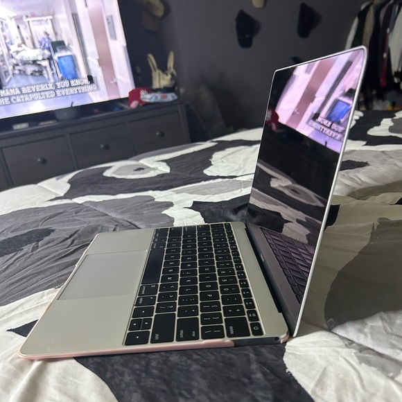 MacBook 2015 - Picture 3 of 4